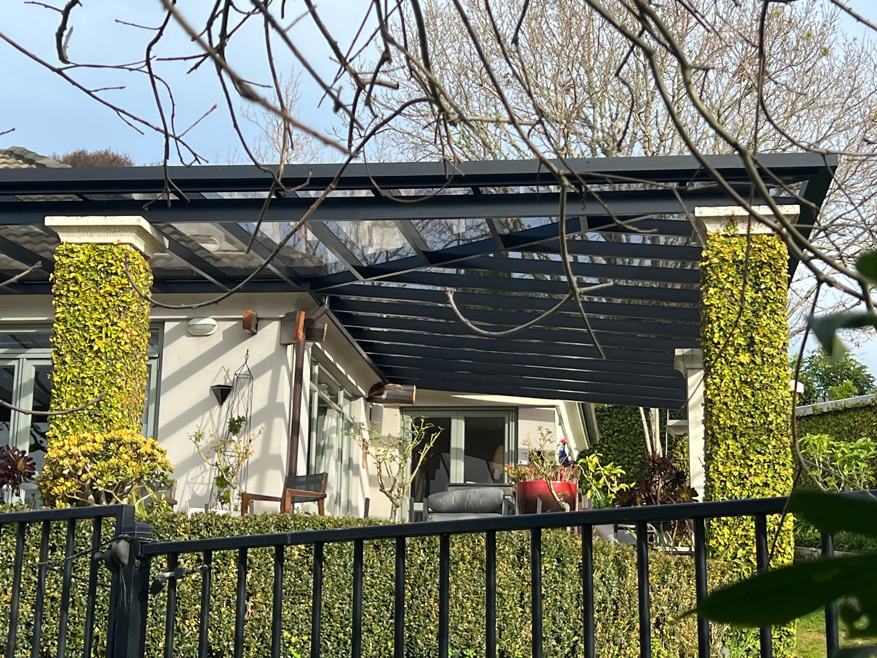 Hip pergola thumbnail 4