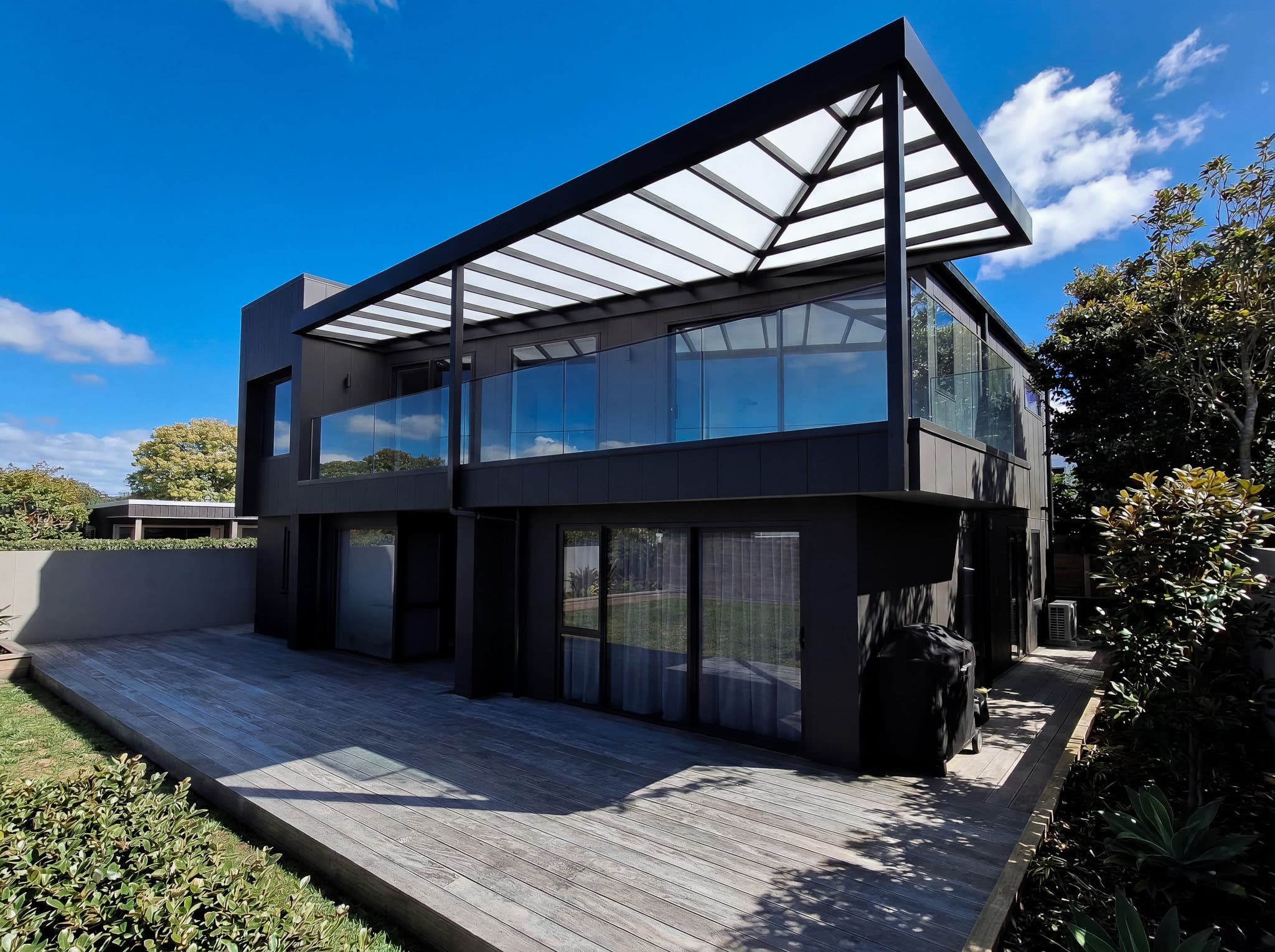 First-floor box-perimeter Sanctuary pergola on a dark Mt Maunganui home